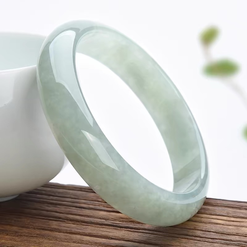Bracelets - Браслет из старинного месторождения Мьянмы, светлый