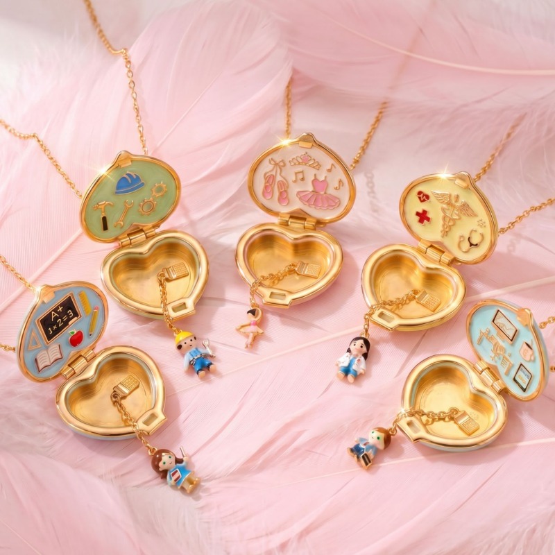 Heart Locket Necklace Photo - Винтажный кулон-медальон в форме сердца с