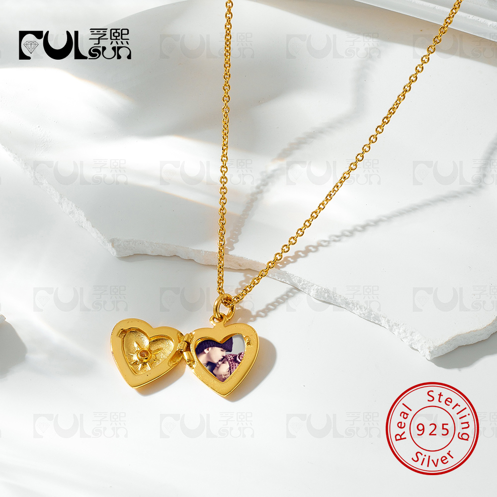 Ожерелье с медальоном в форме  – обзор и цена Heart Locket Necklace Photo